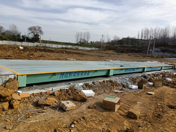 平頂山舞鋼盛峰工貿(mào)公司150噸地磅