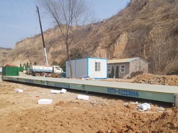 河南水利第二工程局：三門峽靈寶溝水坡項(xiàng)目120噸地磅